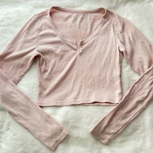 Cropped light pink shirt